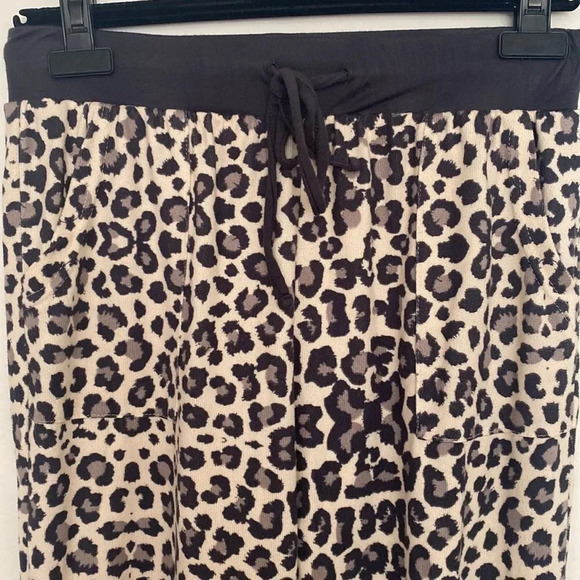 Honeydew small super soft pajama joggers in leopard print - Picture 2 of 4